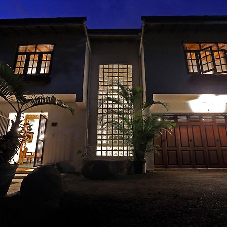 Banda Casa, Канді Екстер'єр фото
